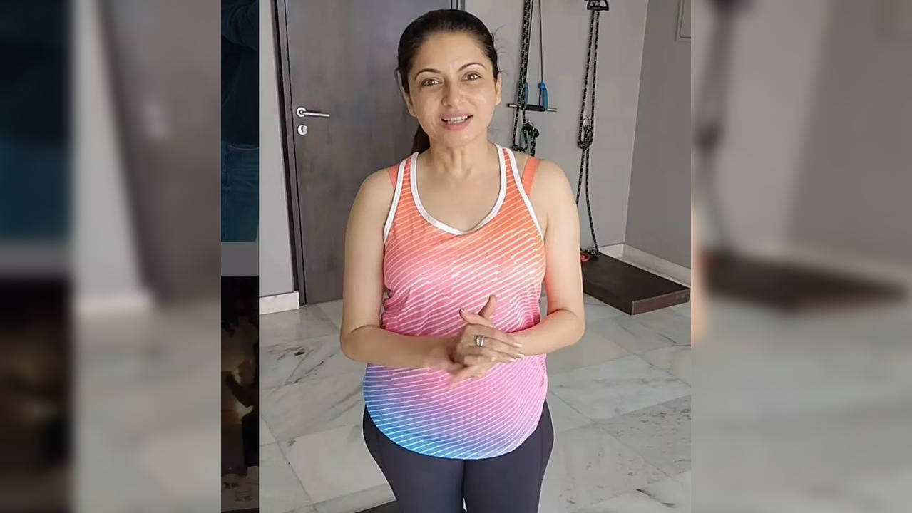 Bhagyashree gives fitness lessons on Instagram- watch her demonstrate a technique to maintain range of motion