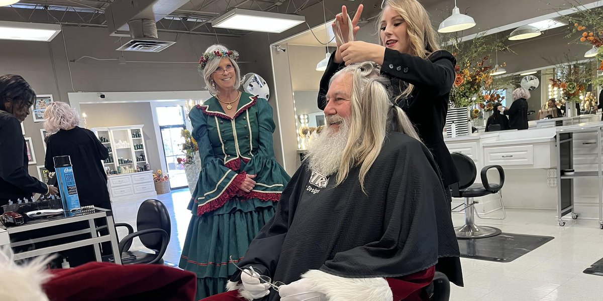 Santa stops for haircut in Lubbock, donates to Children With Hair Loss
